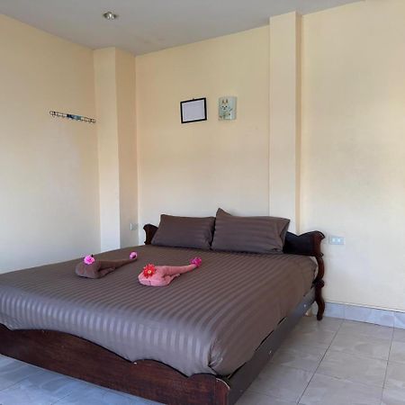 Happy Holidays Hotel Patong Exteriör bild