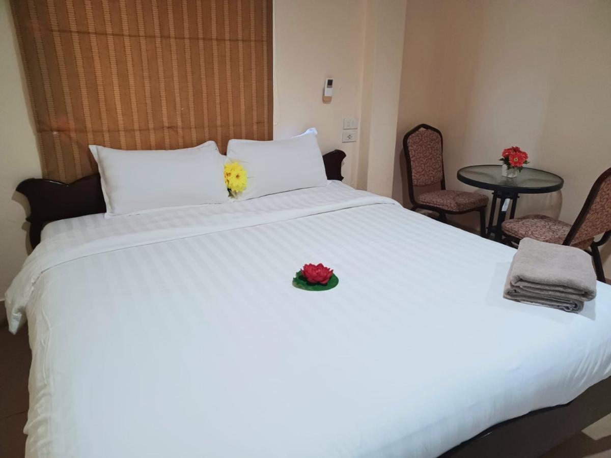 Happy Holidays Hotel Patong Exteriör bild
