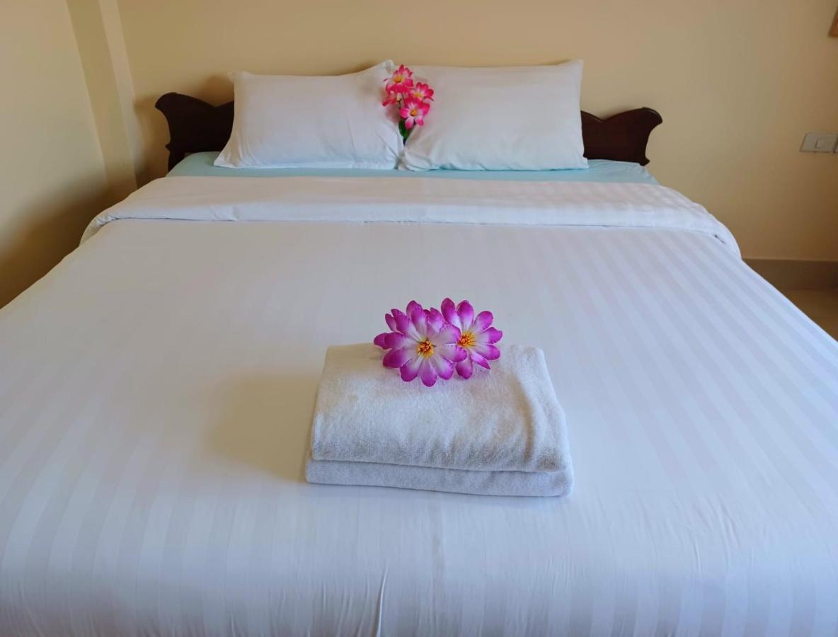 Happy Holidays Hotel Patong Exteriör bild