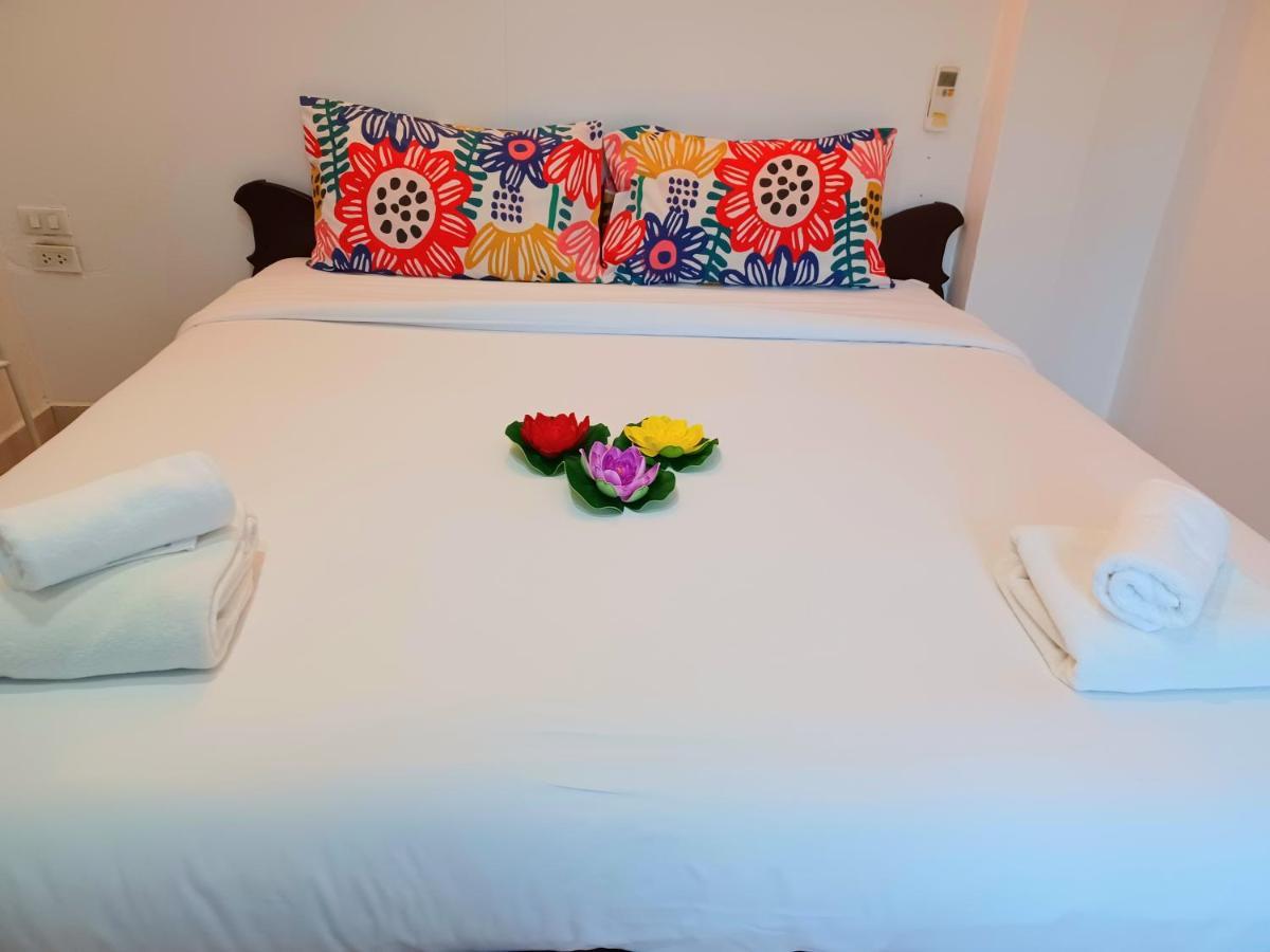 Happy Holidays Hotel Patong Exteriör bild