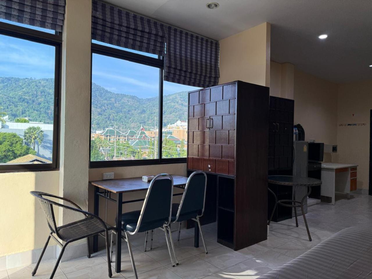 Happy Holidays Hotel Patong Exteriör bild