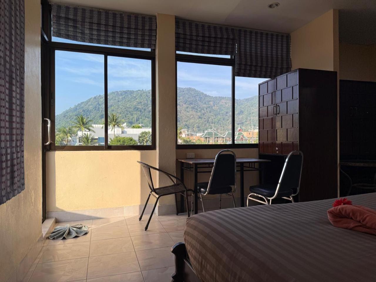 Happy Holidays Hotel Patong Exteriör bild